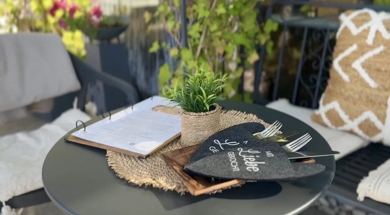 Cozy table decoration with thoughtful details